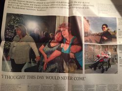 Photo d'un article du Globe and Mail dont le titre est "I thought this day would never come" et sur lequel apparaissent 3 photos de survivants de la thalidomide et de leurs proches